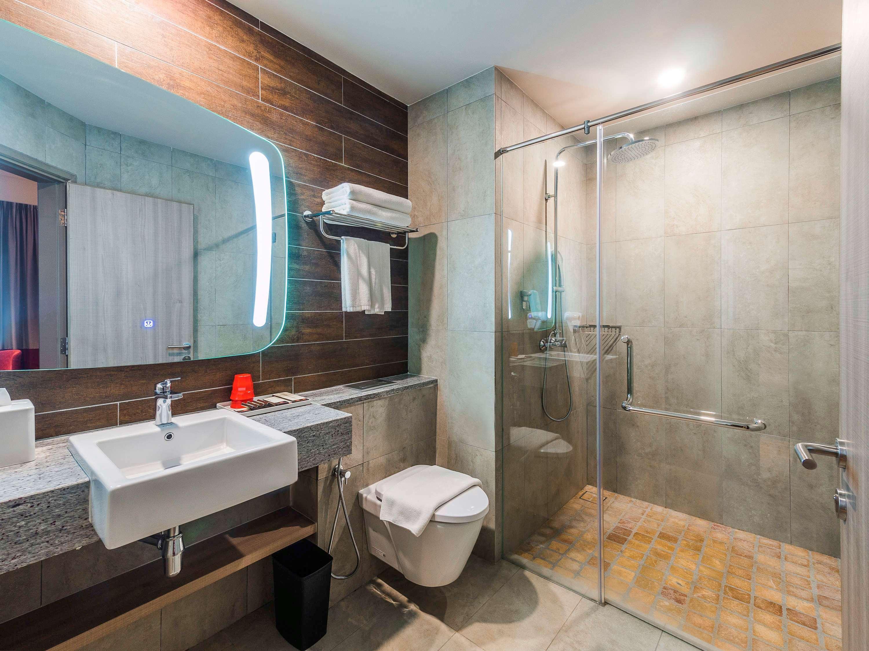 Ibis 4*